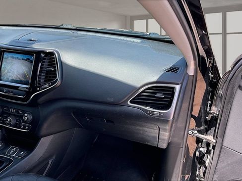 Used 2019 Jeep Cherokee Limited AWD/4WD image 16