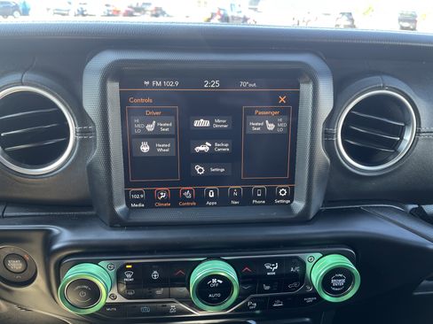 Used 2022 Jeep Wrangler Unlimited Sahara w/ Cold Weather Group image 23