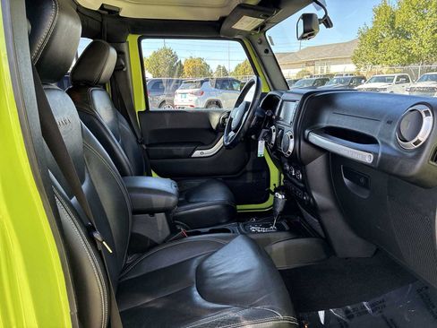 Used 2016 Jeep Wrangler Unlimited Sahara w/ Connectivity Group AWD/4WD image 24