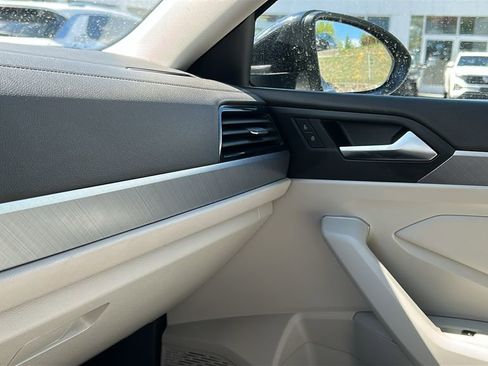 Used 2023 Volkswagen Jetta SE w/ Panoramic Sunroof Package FWD image 19