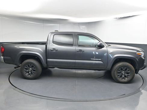 Used 2020 Toyota Tacoma SR5 image 9