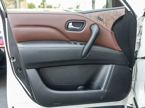 Used 2024 INFINITI QX80 Premium Select w/ All-Season Package image 24