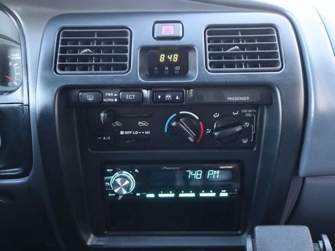 Used 2000 Toyota 4Runner SR5 image 32