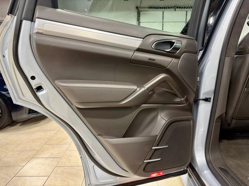 Used 2016 Porsche Cayenne GTS AWD/4WD image 39