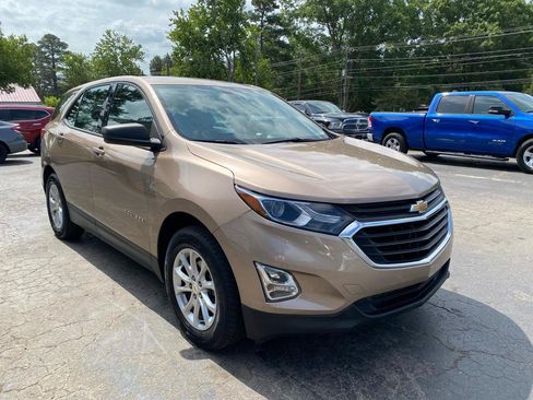 Used 2018 Chevrolet Equinox LS FWD image 3