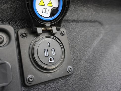 Used 2024 RAM 3500 Big Horn w/ Sport Appearance Package image 34