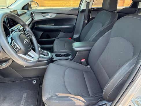 Used 2020 Kia Forte LXS FWD image 21