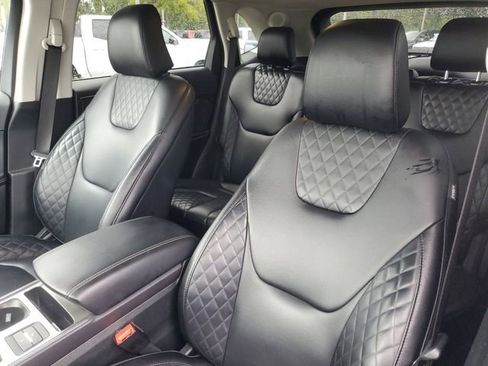 Used 2024 Ford Edge Titanium image 17