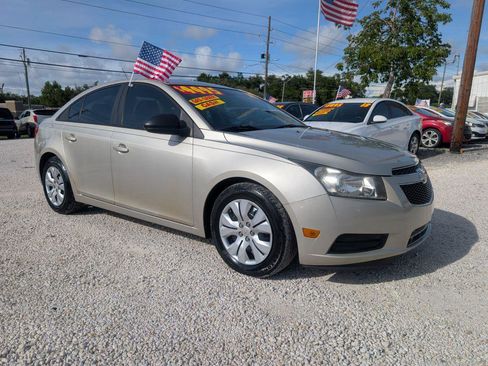 Used 2014 Chevrolet Cruze LS FWD image 1