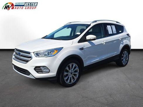Used 2017 Ford Escape Titanium image 2