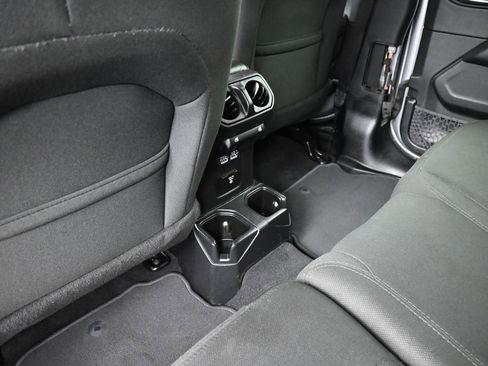 Used 2019 Jeep Wrangler Unlimited Sahara image 15