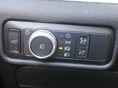 Used 2022 Ford Explorer XLT w/ Equipment Group 202A AWD/4WD image 27