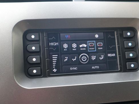 Used 2017 Ford Explorer XLT image 64