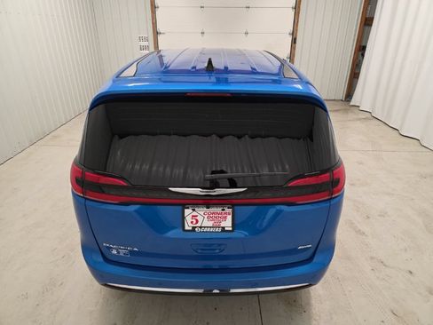 New 2026 Chrysler Pacifica Select AWD/4WD image 5