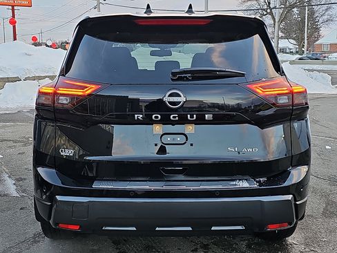 Certified 2025 Nissan Rogue SL w/ Tech Package AWD/4WD image 6