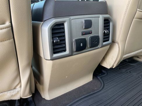 Used 2019 Ford F150 Lariat w/ Equipment Group 502A Luxury AWD/4WD image 15