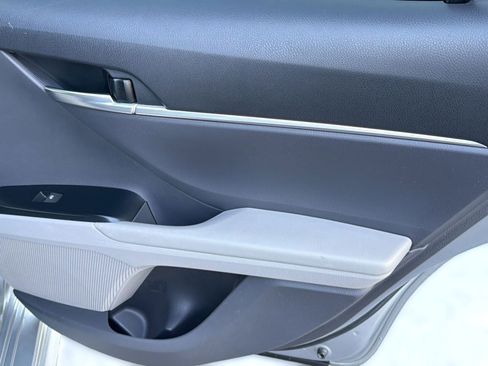 Used 2020 Toyota Camry SE image 31