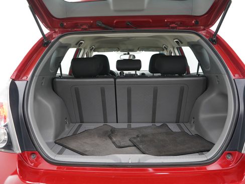 Used 2009 Pontiac Vibe w/ Preferred Package FWD image 17