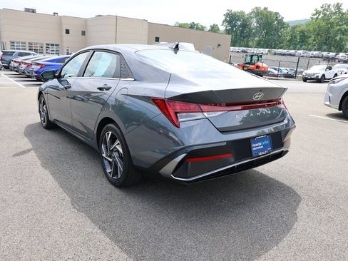 Certified 2025 Hyundai Elantra SEL FWD image 5