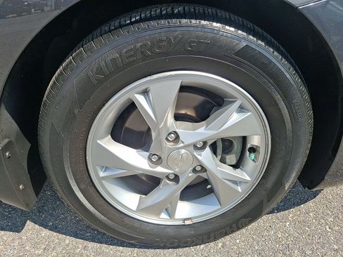Used 2021 Hyundai Elantra SE FWD image 8
