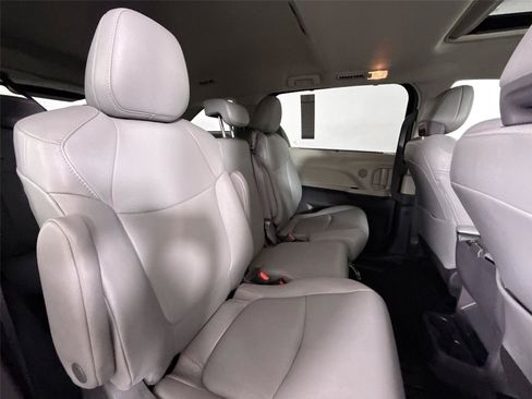 Certified 2024 Toyota Sienna XLE FWD image 39