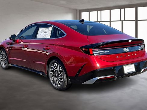 New 2025 Hyundai Sonata Limited image 3