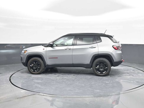 Used 2023 Jeep Compass Trailhawk image 5