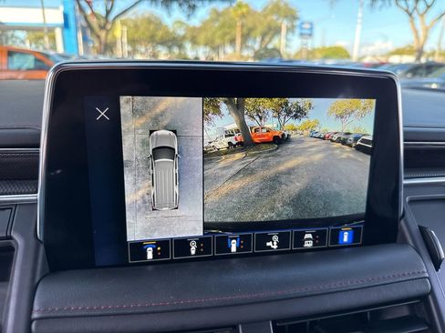 Used 2022 Chevrolet Suburban RST w/ Sport Performance Package image 33