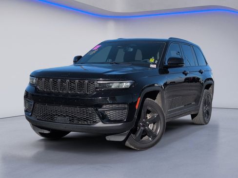 Used 2023 Jeep Grand Cherokee Altitude image 2