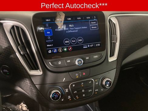 Used 2024 Chevrolet Malibu LT image 3