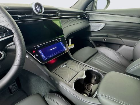 New 2025 Maserati Grecale GT image 14
