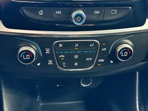 Used 2019 Chevrolet Traverse LT FWD image 16