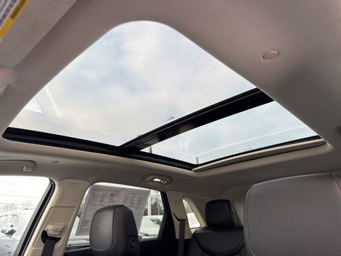 Used 2017 Cadillac XT5 Luxury w/ Driver Awareness Package image 16