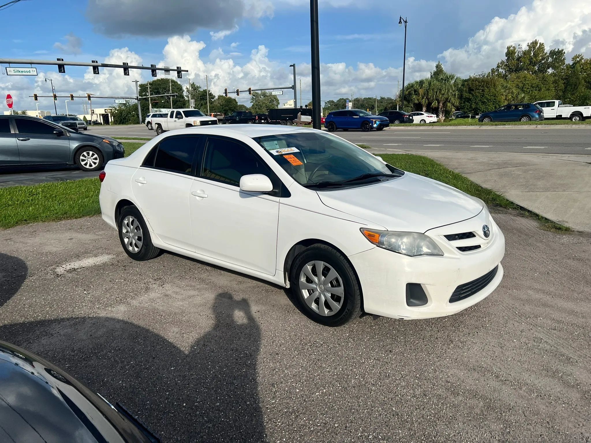 Used 2011 Toyota Corolla LE FWD image 2