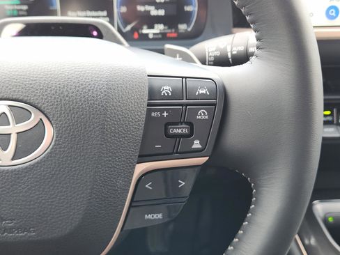 Used 2025 Toyota Crown Signia w/ Advanced Technology Package image 37