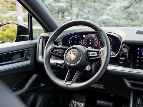 Certified 2025 Porsche Cayenne Coupe image 40