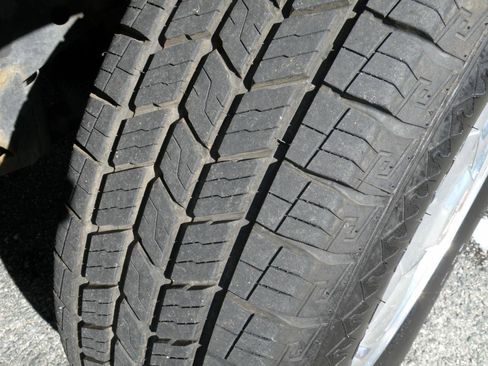 Used 2004 GMC Envoy XUV SLT image 2