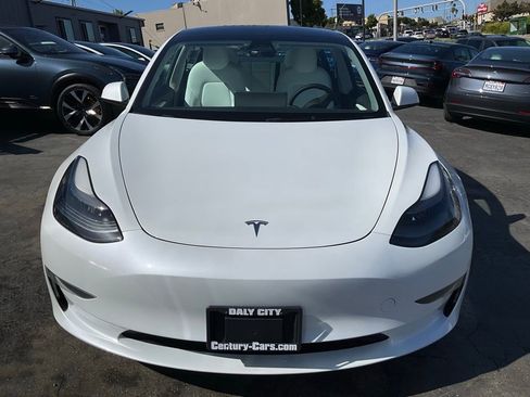 Used 2023 Tesla Model 3 Standard Range image 2