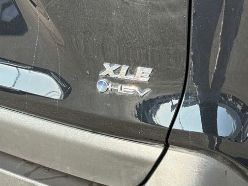 Used 2025 Toyota RAV4 XLE image 17