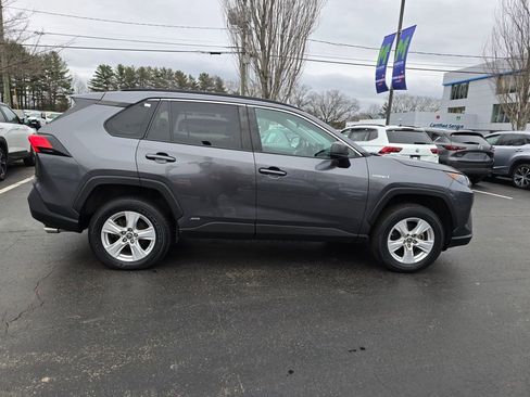 Used 2021 Toyota RAV4 LE image 9