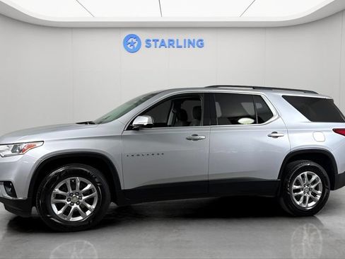 Used 2020 Chevrolet Traverse LT FWD image 2