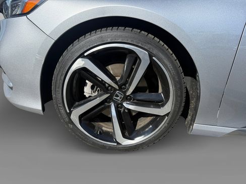 Used 2019 Honda Accord Sport image 9