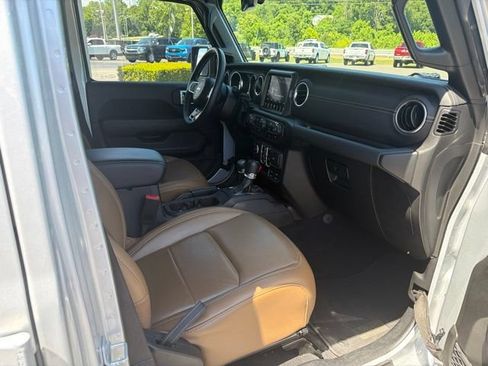 Used 2023 Jeep Wrangler Unlimited Sahara w/ Cold Weather Group AWD/4WD image 3