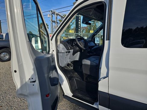 Used 2019 Ford Transit 350 XL image 9