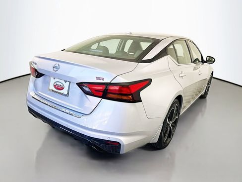 Used 2023 Nissan Altima 2.5 SR w/ SR Premium Package image 5
