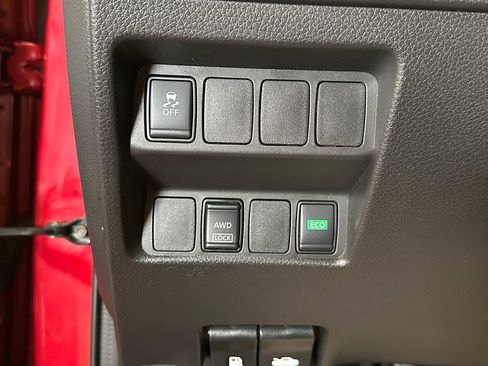 Used 2018 Nissan Rogue Sport SV AWD/4WD image 17