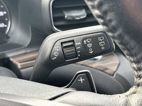 Used 2020 Ford Explorer Limited image 24