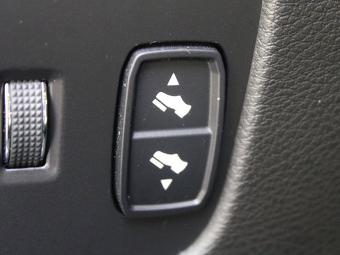 Used 2022 Jeep Wagoneer Series III w/ Rear Seat Video Group 1 image 32