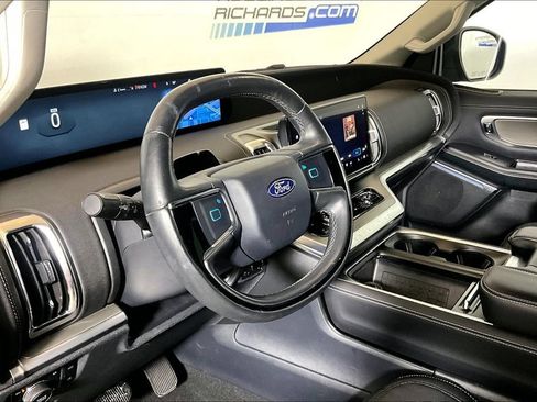 Certified 2025 Ford Expedition Platinum AWD/4WD image 10