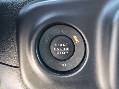 Used 2022 Jeep Wrangler Unlimited Sahara AWD/4WD image 16